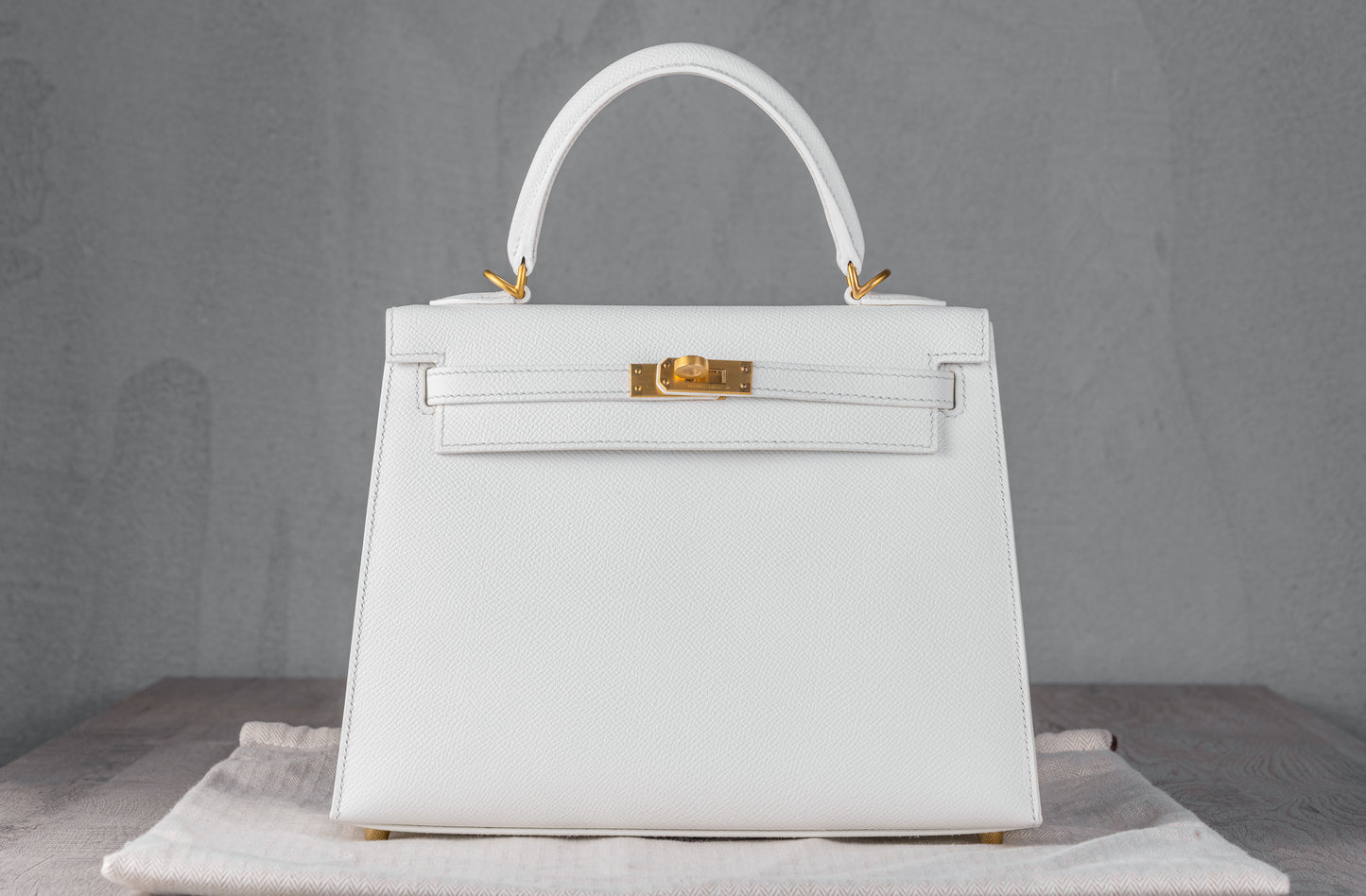 Hermès K25 Kelly II 25 Sellier Bag in HSS White Epsom Leather w/ Grey Stitching and Brushed Gold Hardware
