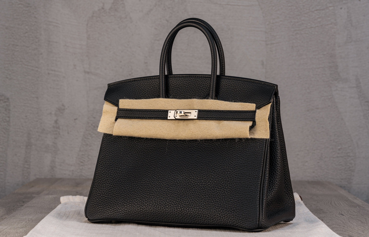 Hermès K25 Kelly II 25 Retourne Bag in Noir Togo Leather With Palladium Hardware