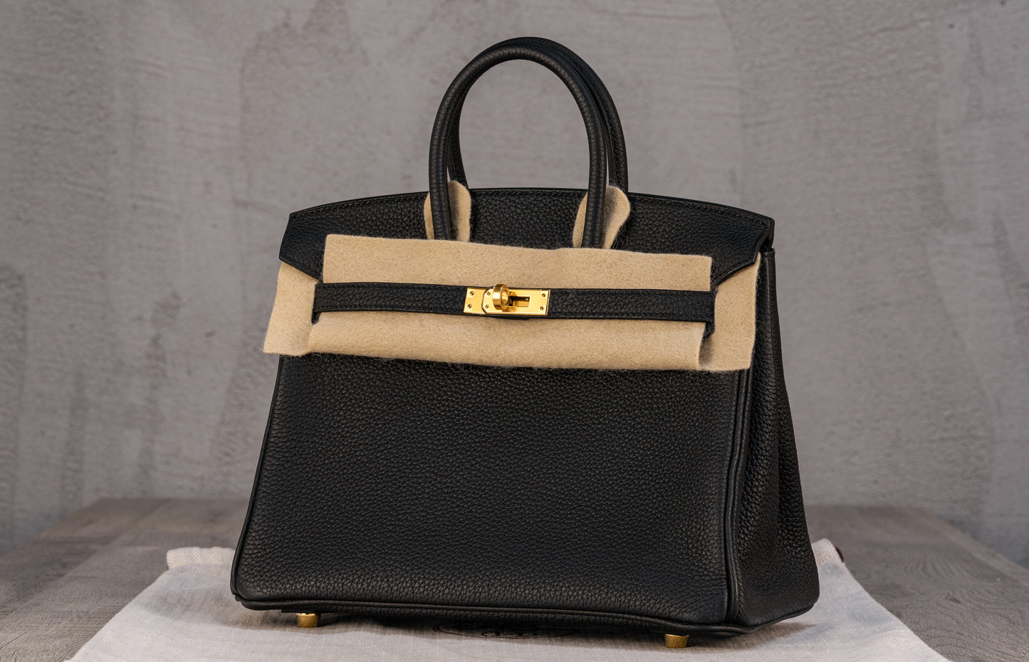 Hermès K25 Kelly II 25 Retourne Bag in Noir Togo Leather with Gold Hardware