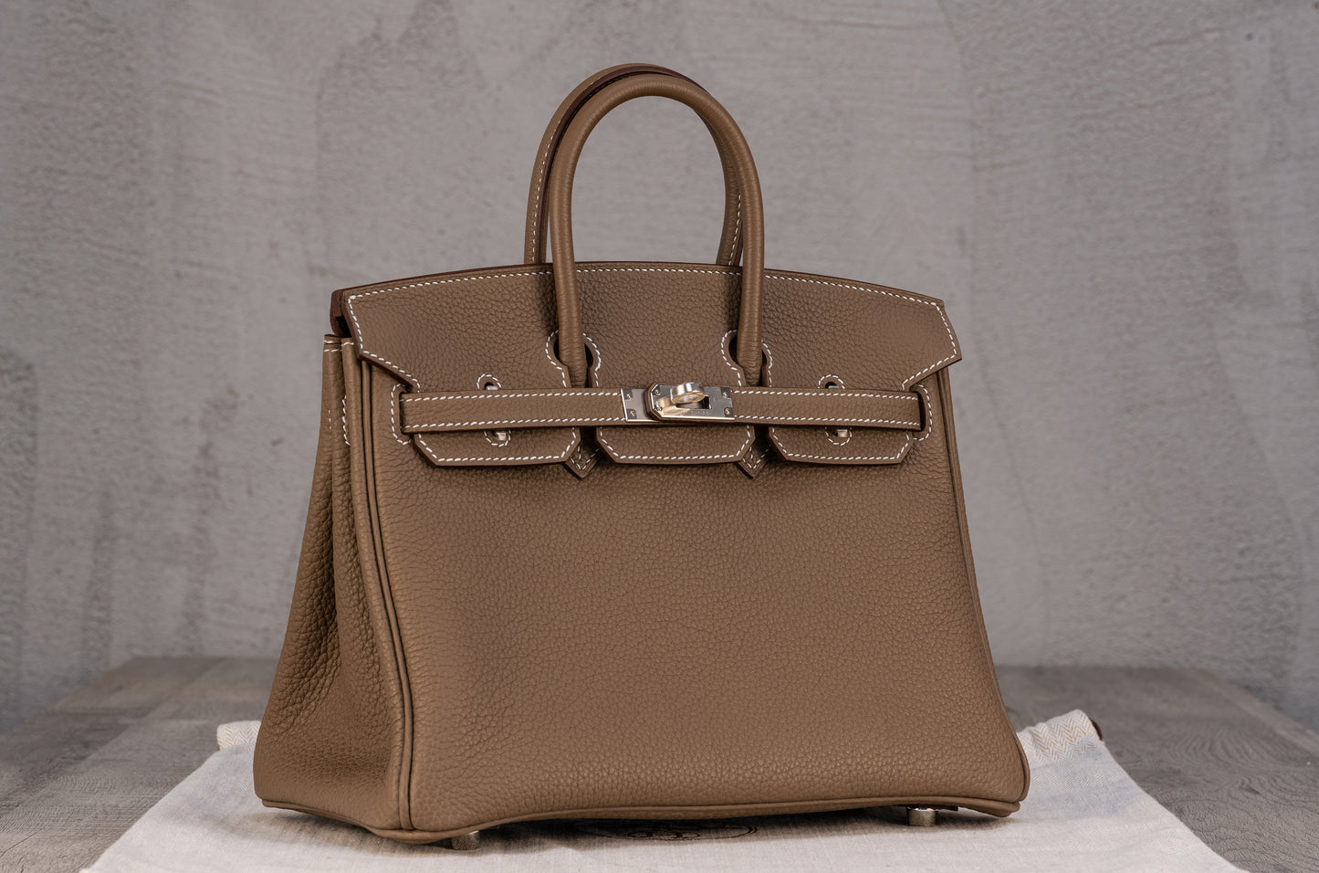 Hermès K25 Kelly II 25 Retourne Bag in Etoupe Togo leather with Palladium Hardware