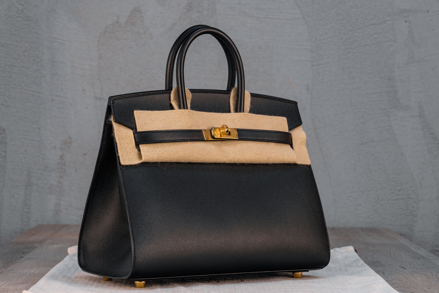 Hermès K25 Kelly II 25 Sellier Bag in Noir Madame Leather with Gold Hardware