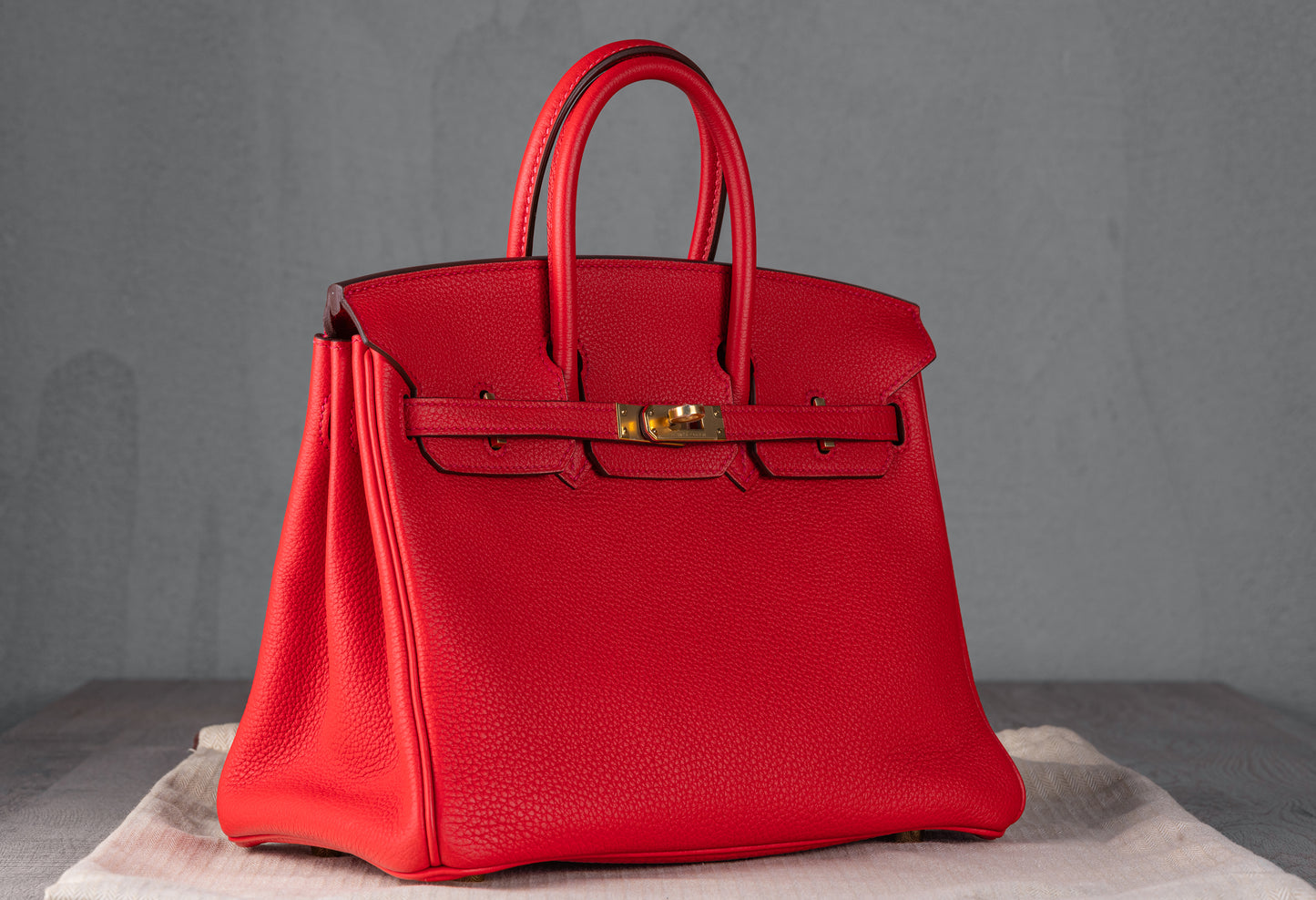Hermès B25 Birkin 25 Retourne Bag in Rouge Tomate Togo Leather with Gold Hardware