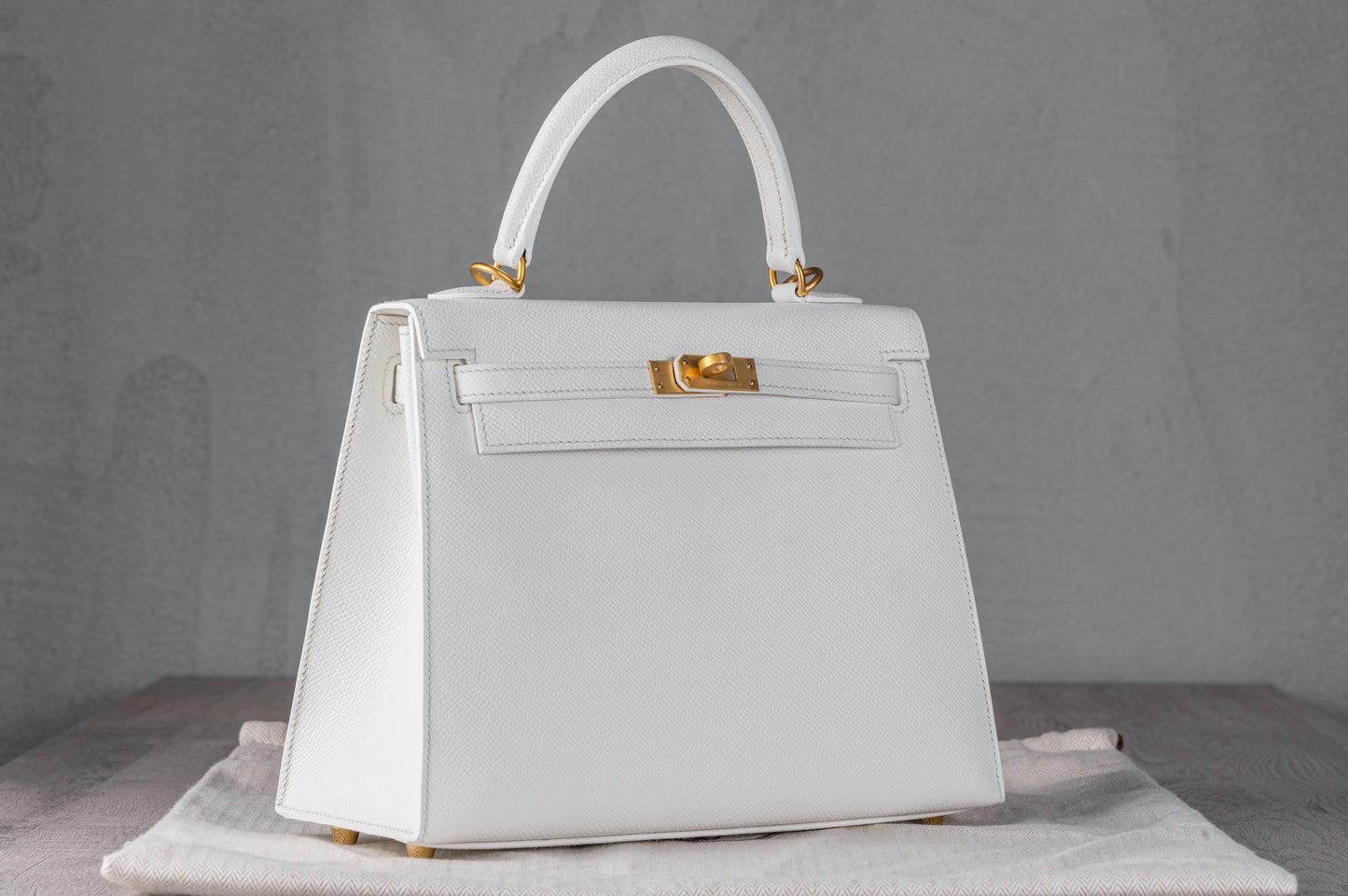 Hermès K25 Kelly II 25 Sellier Bag in HSS White Epsom Leather w/ Grey Stitching and Brushed Gold Hardware