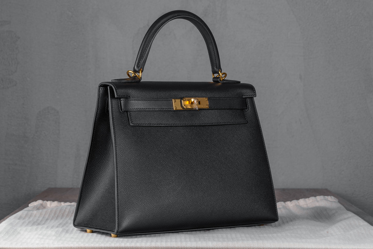 Hermès K28 Kelly II 28 Sellier Bag in Noir Epsom Leather with Gold Hardware