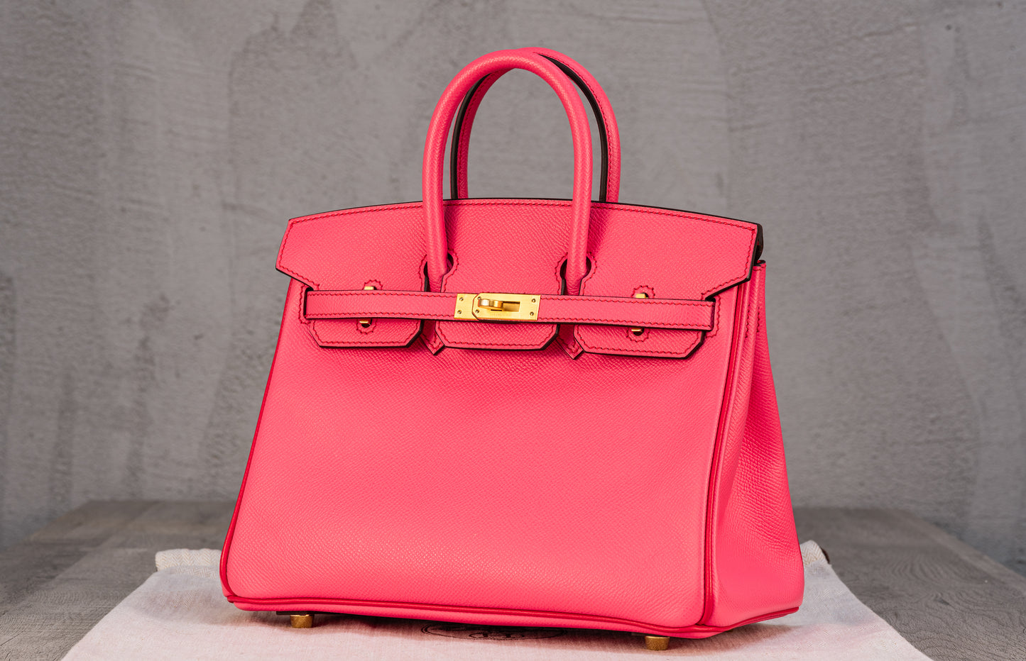 Hermès K25 Kelly II 25 Sellier Bag in HSS Rose Azalee / Red Lining Epsom Leather with Brushed Gold Hardware