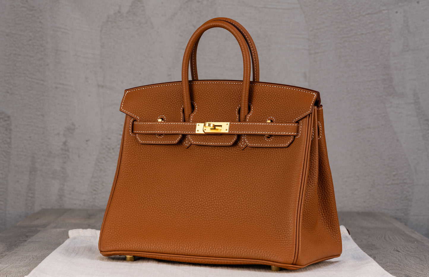Hermès K25 Kelly II 25 Retourne Bag in Gold Togo Leather with Gold Hardware