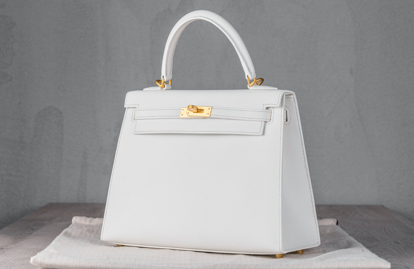 Hermès K25 Kelly II 25 Sellier Bag in HSS White Epsom Leather w/ Grey Stitching and Brushed Gold Hardware