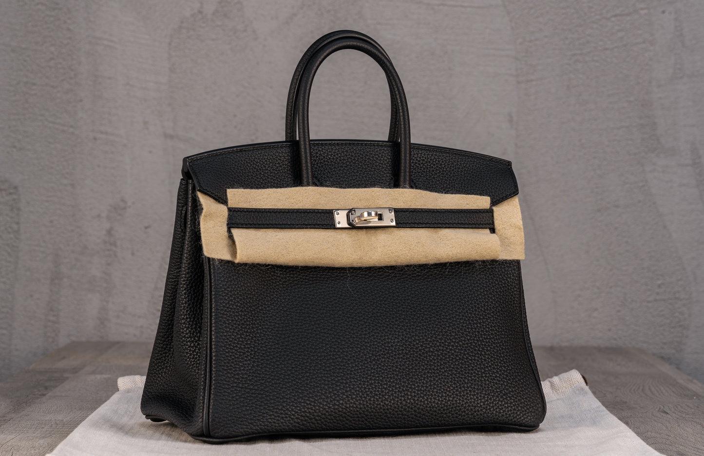 Hermès K25 Kelly II 25 Retourne Bag in Noir Togo Leather With Palladium Hardware