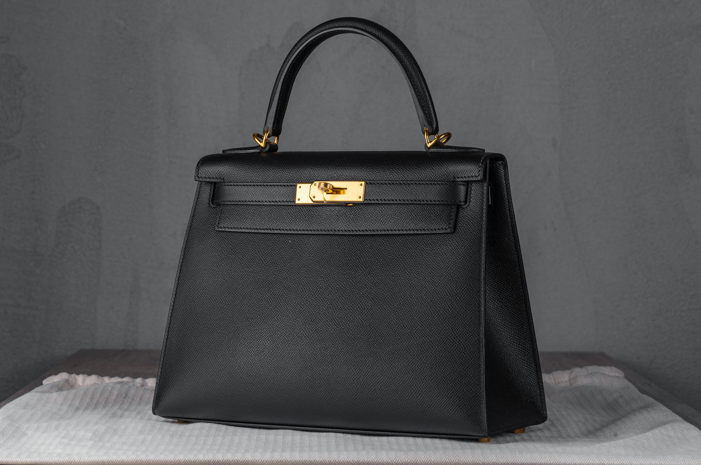 Hermès K28 Kelly II 28 Sellier Bag in Noir Epsom Leather with Gold Hardware