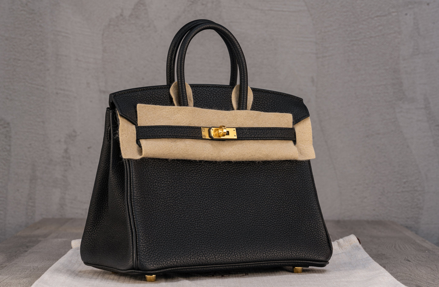 Hermès K25 Kelly II 25 Retourne Bag in Noir Togo Leather with Gold Hardware