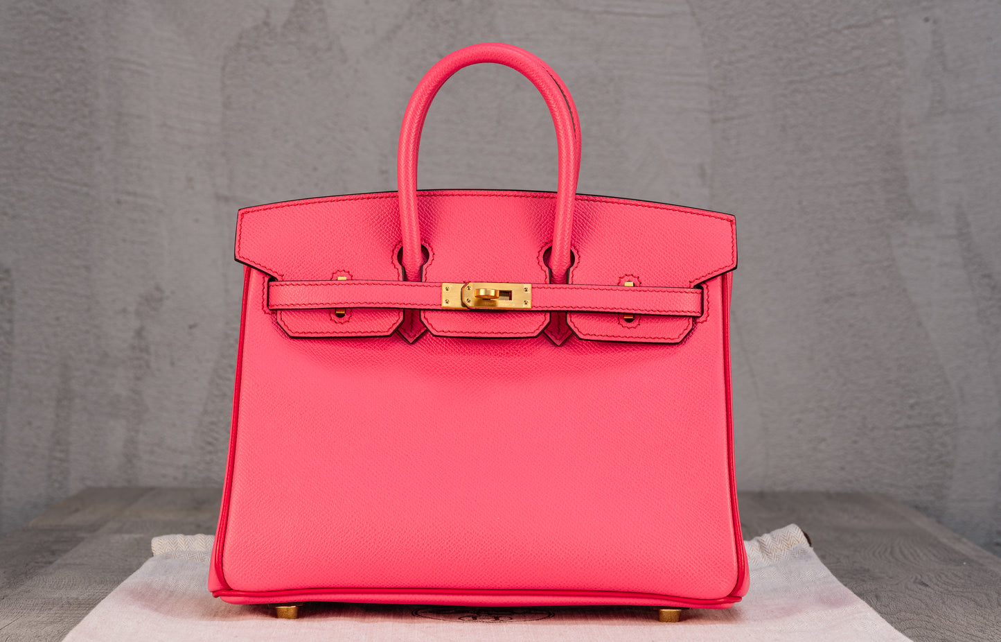 Hermès K25 Kelly II 25 Sellier Bag in HSS Rose Azalee / Red Lining Epsom Leather with Brushed Gold Hardware