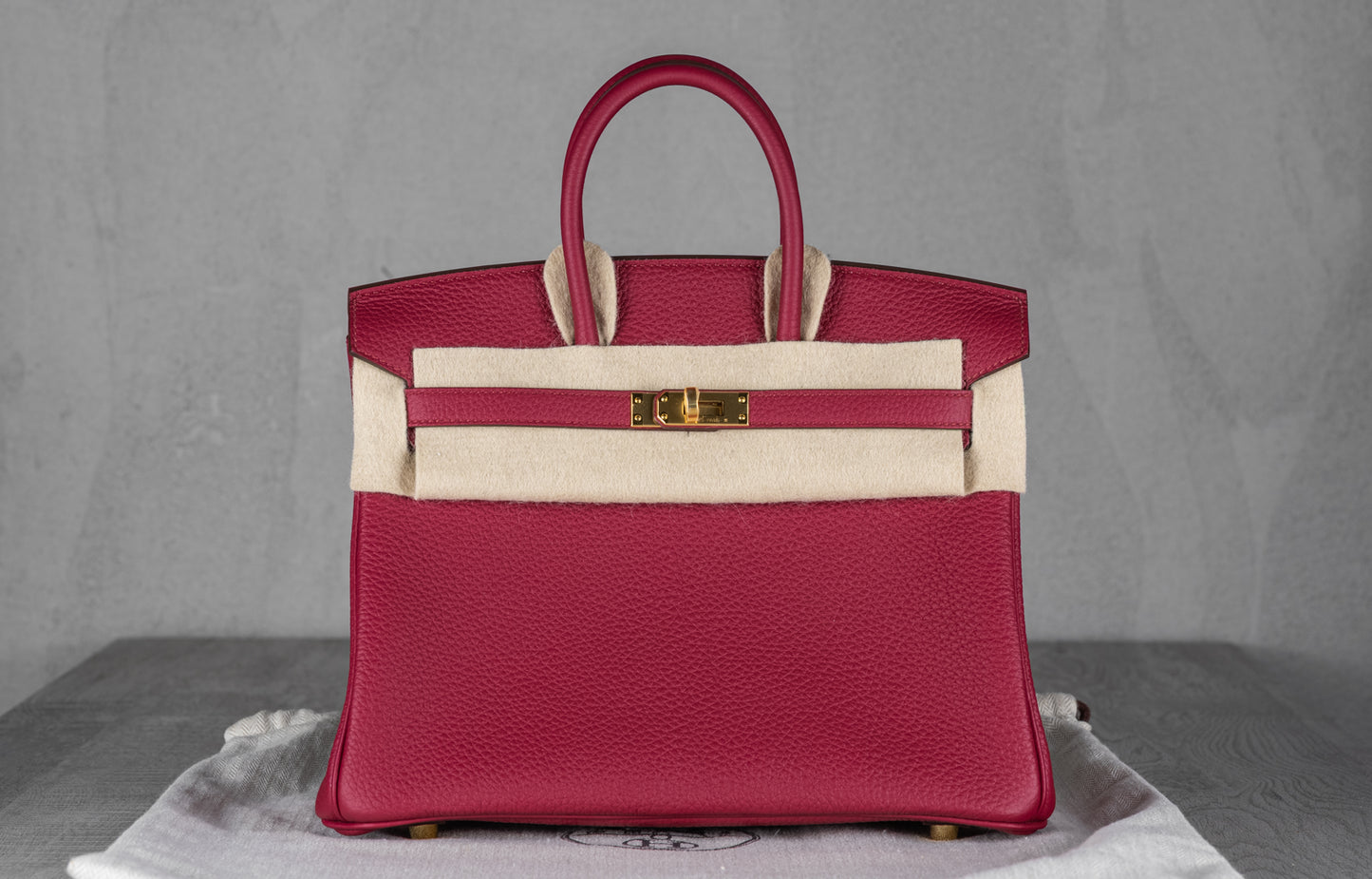 Hermès B25 Birkin 25 Retourne Bag in Rougue Grenat Togo Leather with Gold Hardware