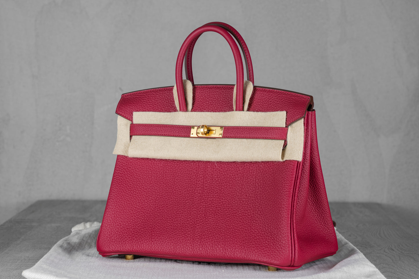 Hermès B25 Birkin 25 Retourne Bag in Rougue Grenat Togo Leather with Gold Hardware