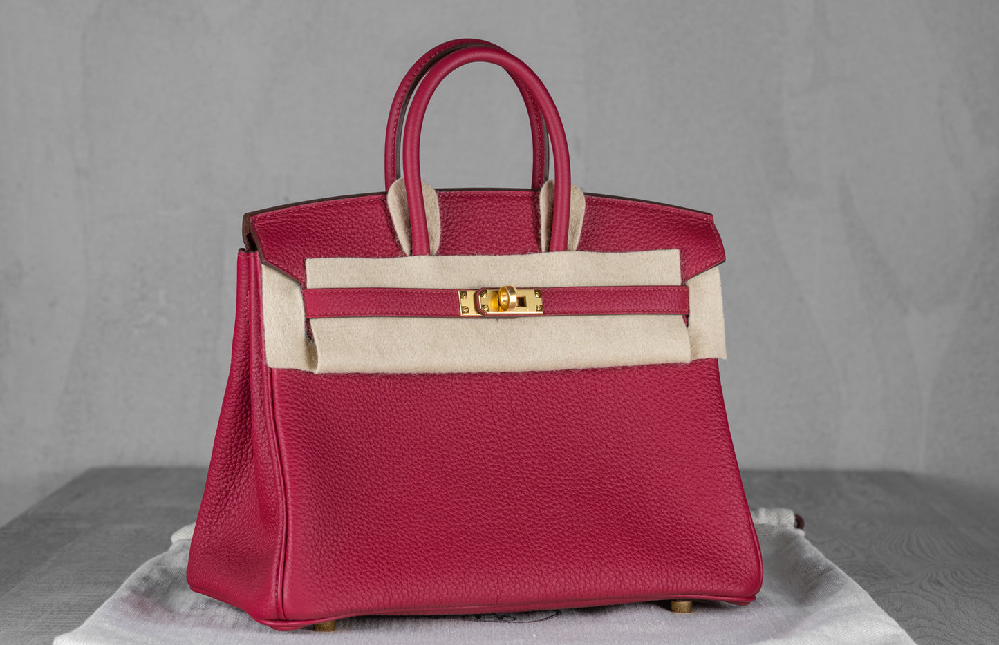 Hermès B25 Birkin 25 Retourne Bag in Rougue Grenat Togo Leather with Gold Hardware
