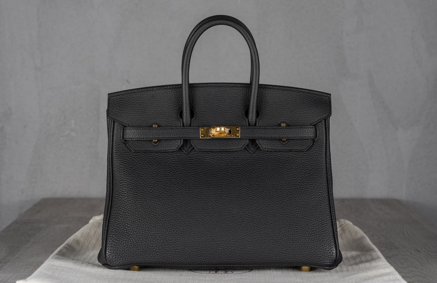 Hermès B25 Birkin 25 Retourne Bag in Noir Togo Leather with Gold Hardware