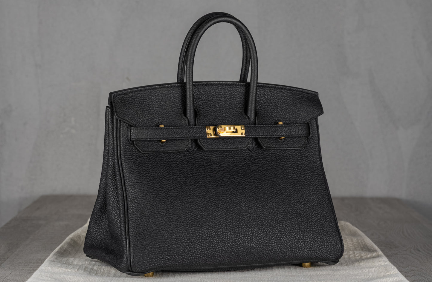 Hermès B25 Birkin 25 Retourne Bag in Noir Togo Leather with Gold Hardware