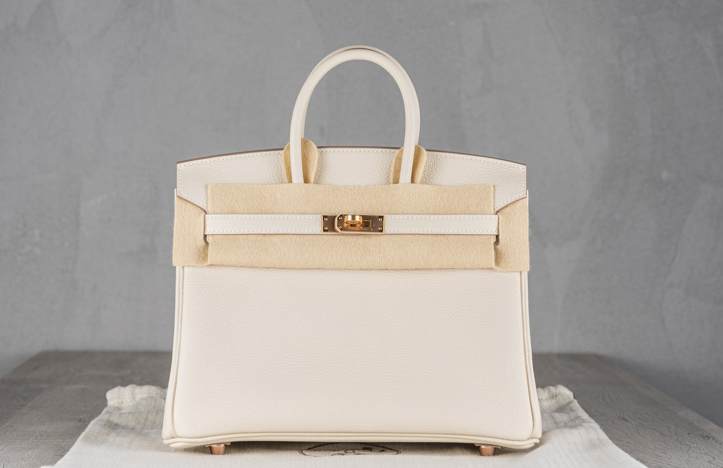 Hermès B25 Birkin 25 Retourne Bag in Craie Togo Leather with Gold Hardware