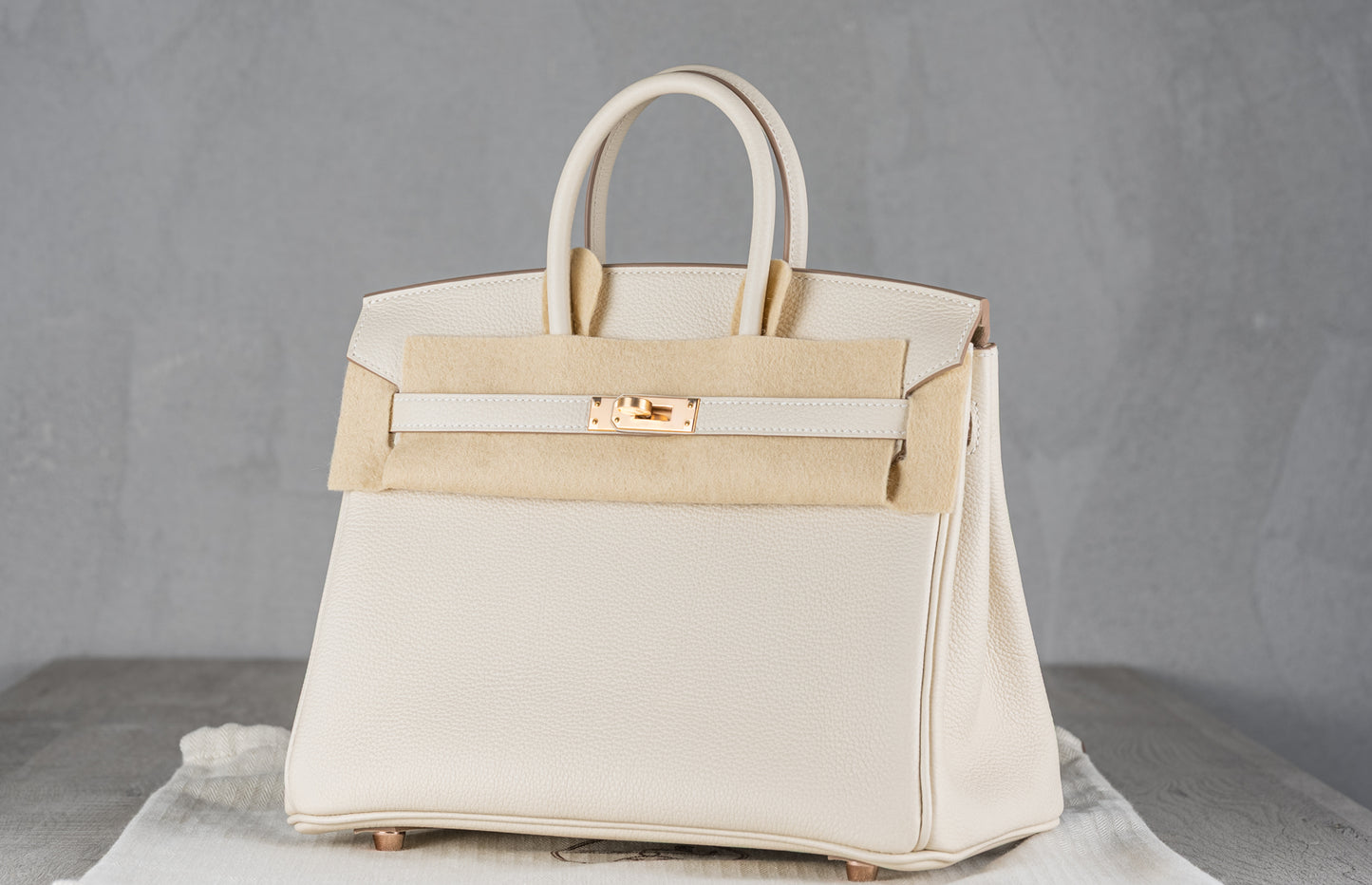 Hermès B25 Birkin 25 Retourne Bag in Craie Togo Leather with Gold Hardware