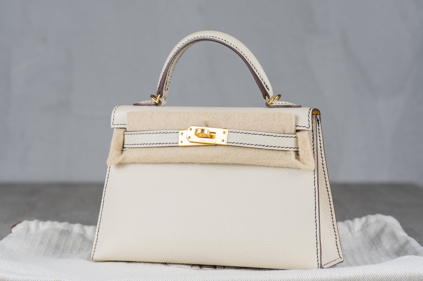 Hermès K20 Mini Kelly II 20 Sellier Bag in HSS Nata Epsom Contrast Stiching Leather with Gold Hardware