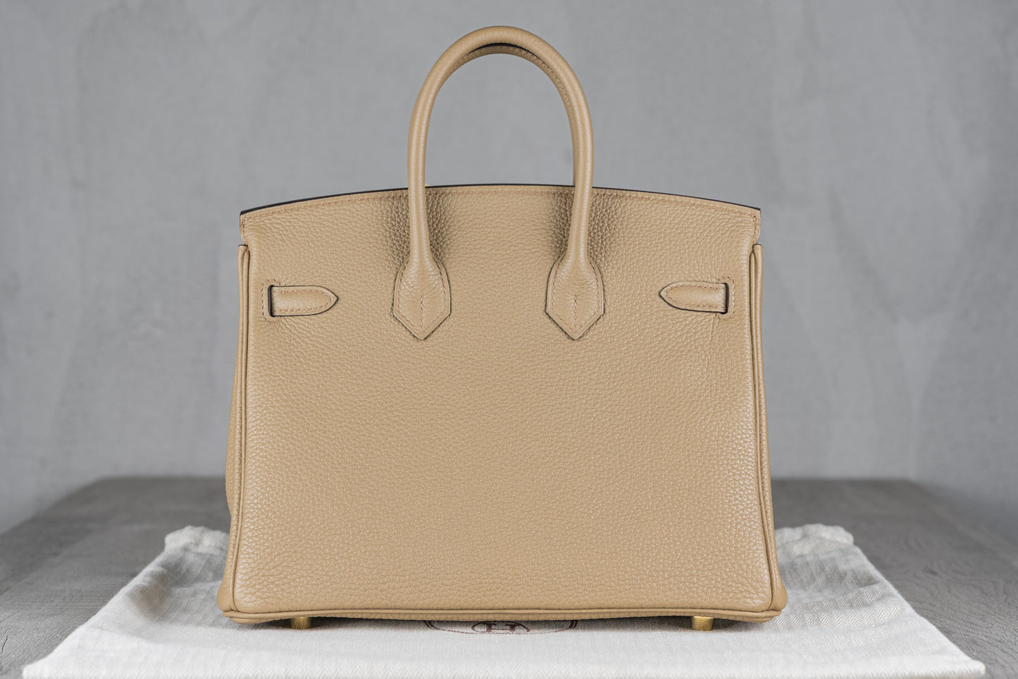 Hermès B25 Birkin 25 Retourne Bag in Beige Marfa Togo Leather with Gold Hardware