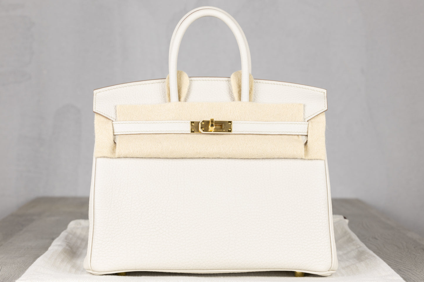 Hermès B25 Birkin 25 Retourne Bag in Beton Togo Leather with Gold Hardware G Stamp