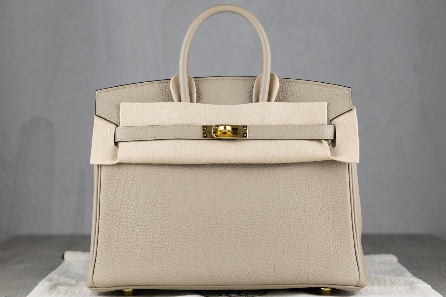 Hermès B25 Birkin 25 Retourne Bag in Gris Tourtetelle Togo Leather with Gold Hardware