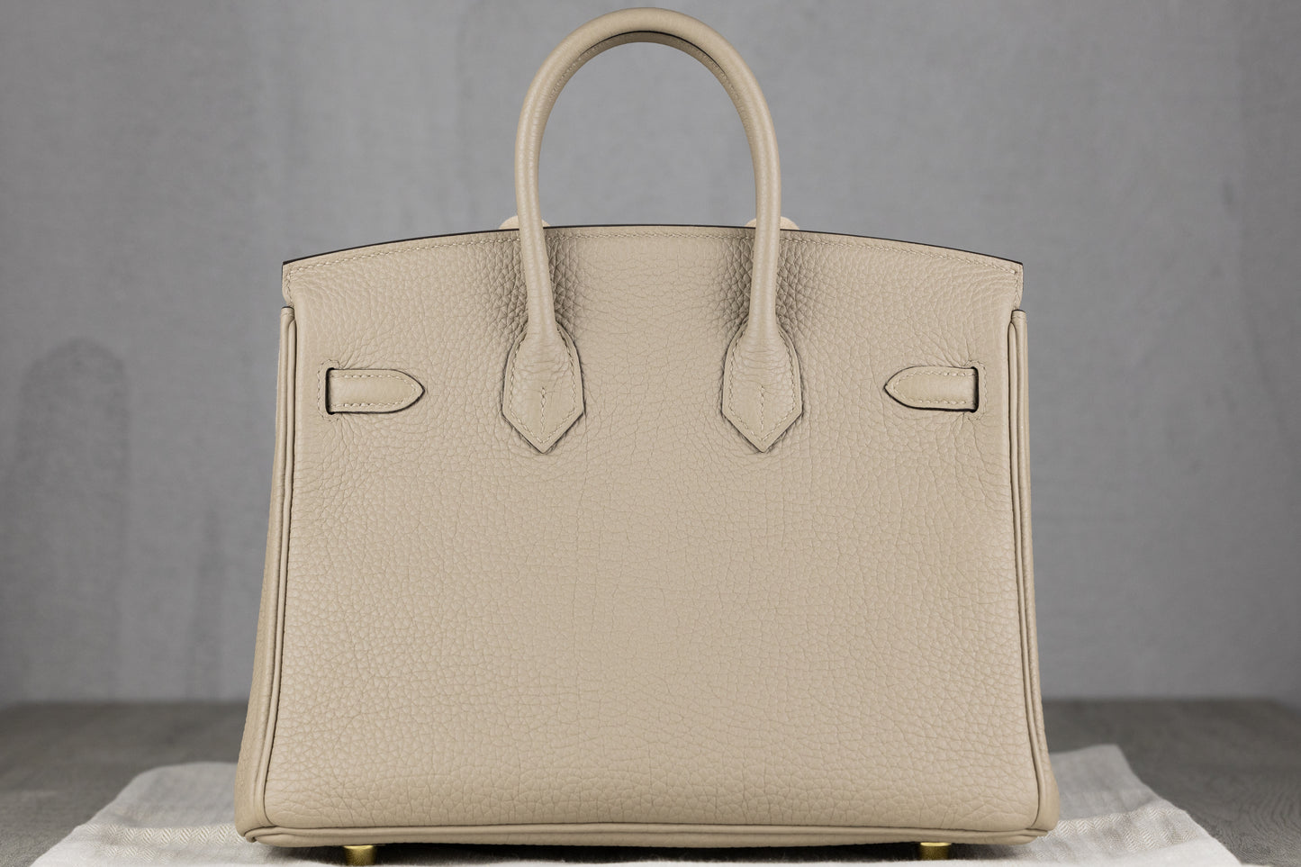 Hermès B25 Birkin 25 Retourne Bag in Gris Tourtetelle Togo Leather with Gold Hardware