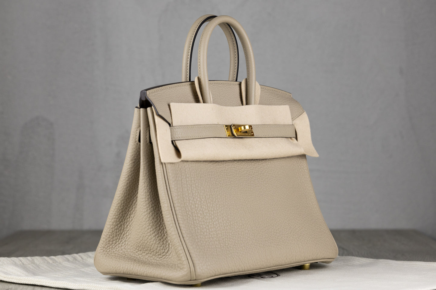 Hermès B25 Birkin 25 Retourne Bag in Gris Tourtetelle Togo Leather with Gold Hardware