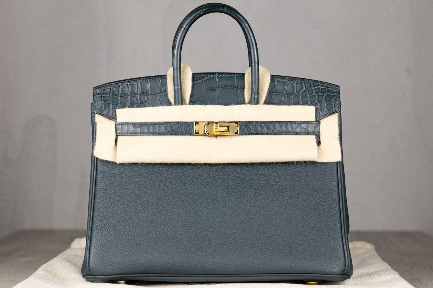 Hermès B25 Birkin 25 Retourne Bag in Vert Cypress Matte Alligator & Epsom Leather with Gold Hardware