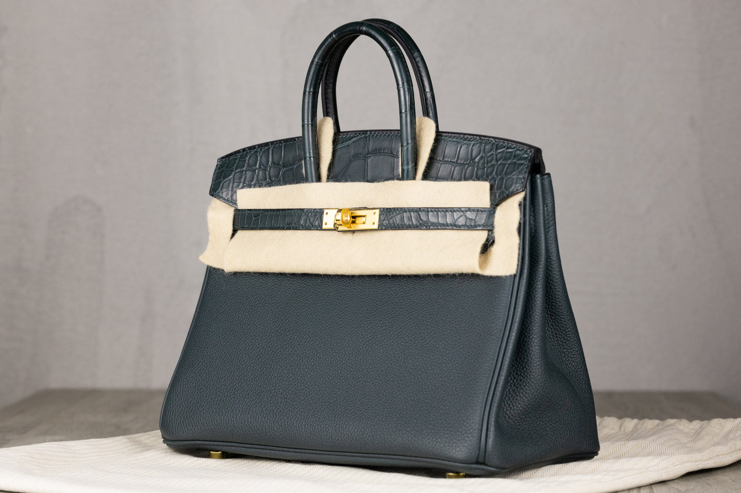 Hermès B25 Birkin 25 Retourne Bag in Vert Cypress Matte Alligator & Epsom Leather with Gold Hardware