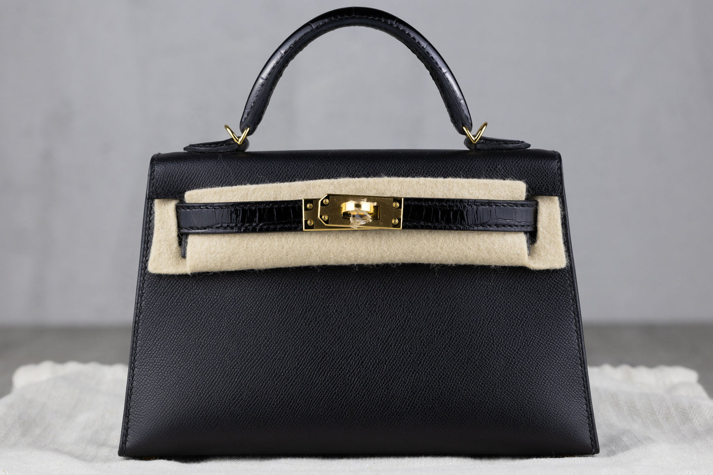 Hermès K20 Mini Kelly II 20 Sellier Touch Bag in Black Epson and Shiny Alligator Leather with Gold Hardware