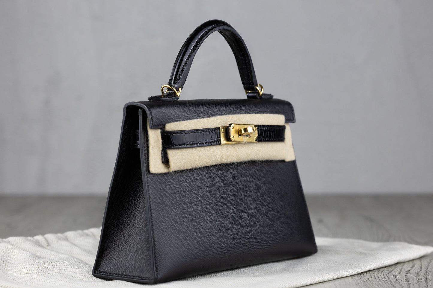 Hermès K20 Mini Kelly II 20 Sellier Touch Bag in Black Epson and Shiny Alligator Leather with Gold Hardware