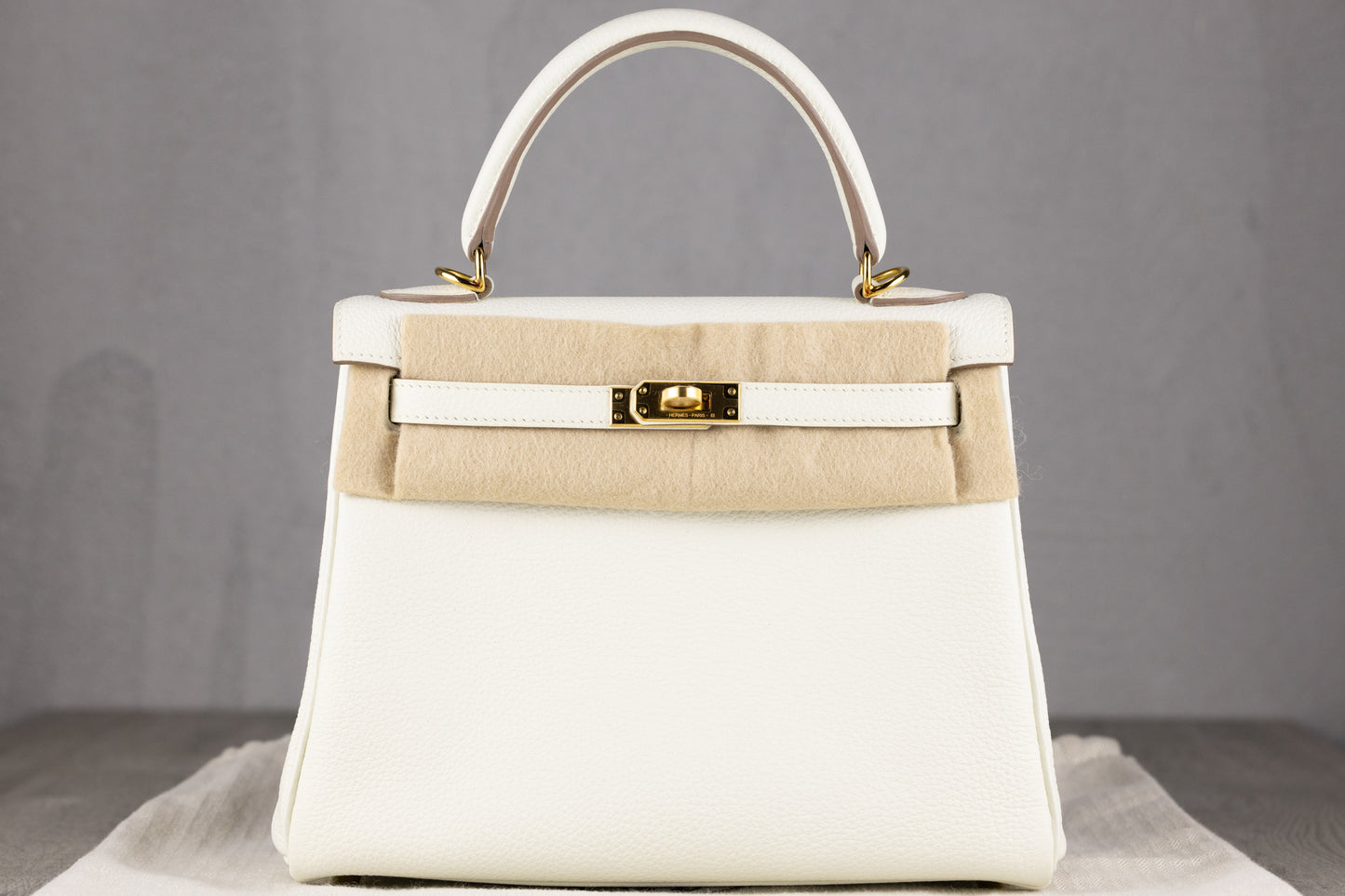 Hermès K25 Kelly II 25 Retourne Bag in Gris Pale Togo Leather with Gold Hardware B Stamp