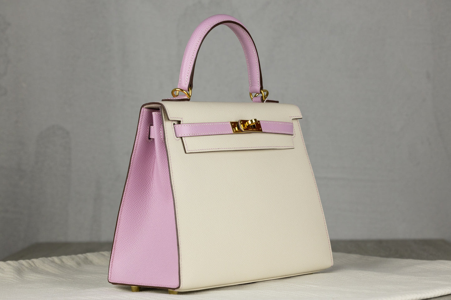 Hermès K25 Kelly II 25 Sellier Bag in Craie & Sakura Epsom Leather with Gold Hardware