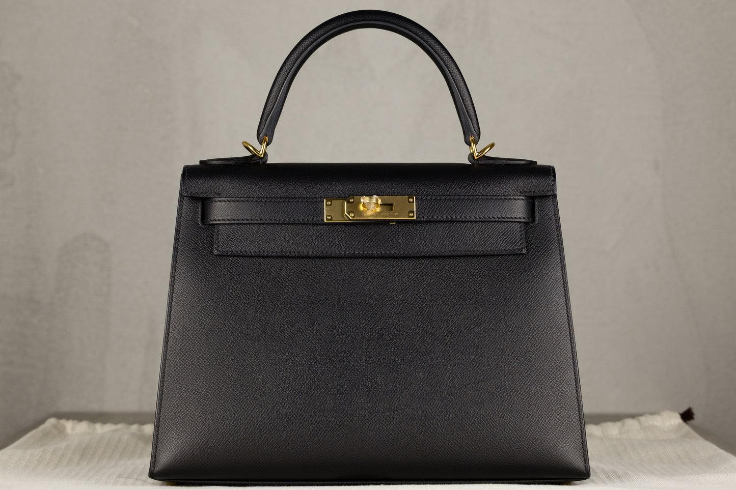 Hermès K28 Kelly II 28 Sellier Bag in Noir Epsom Leather with Gold Hardware Y Stamp