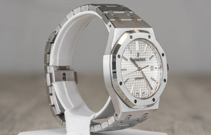 Audemars Piguet Royal Oak 15400ST w/ White Dial