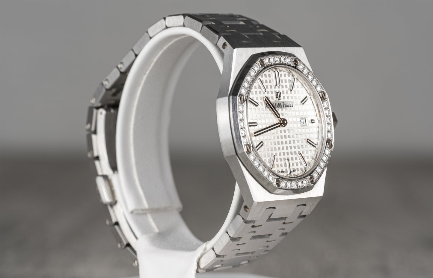 Audemars Piguet Ladies Royal Oak White Dial w/ Factory Diamond Bezel 67651ST