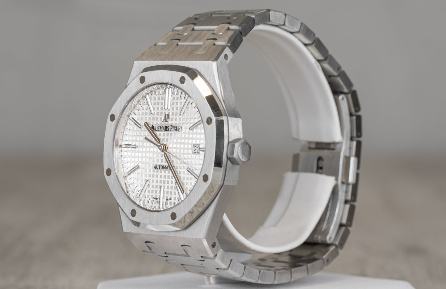 Audemars Piguet Royal Oak 15400ST w/ White Dial