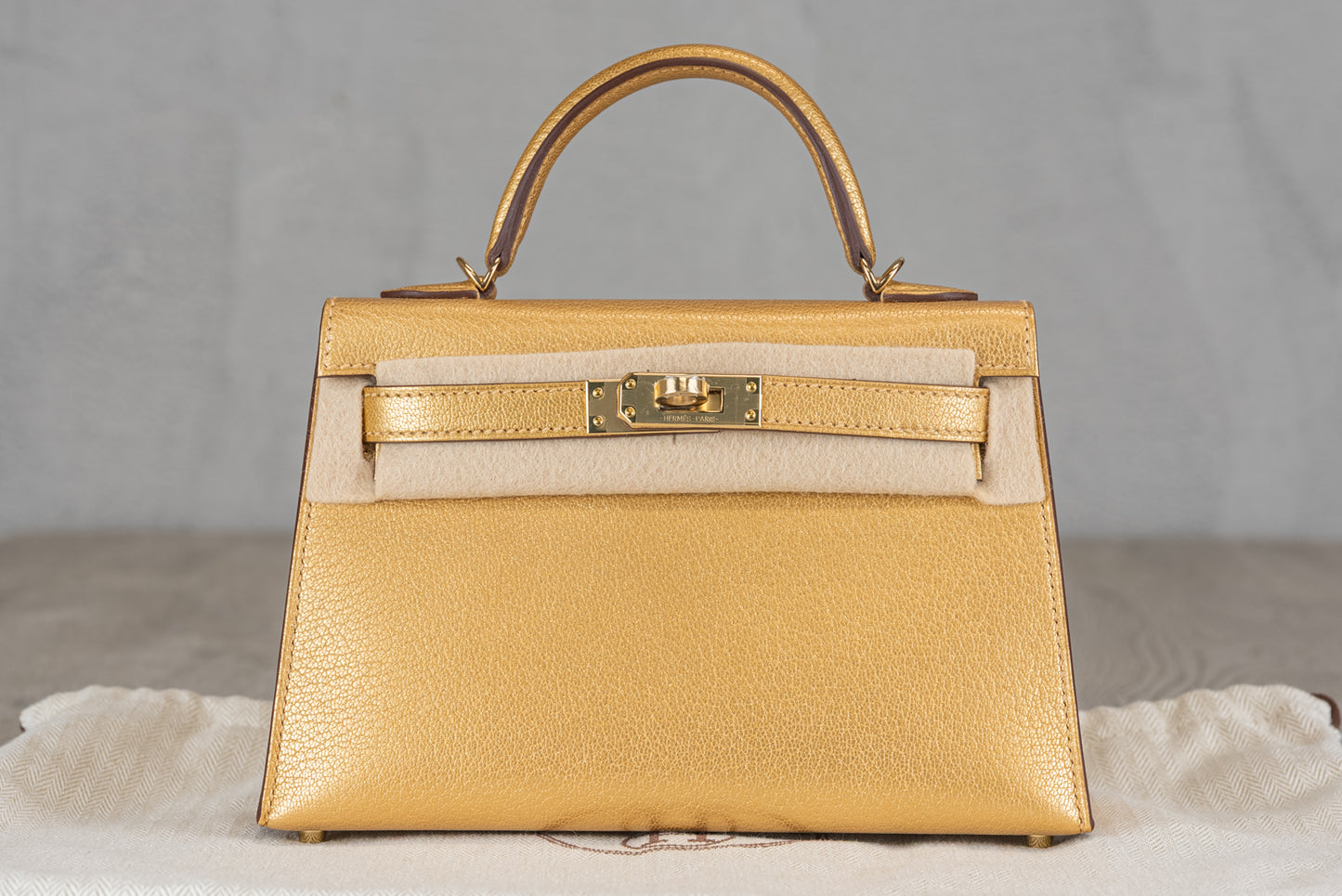Hermès K20 Mini Kelly II 20 Sellier Bag in Dore Chevre Chamkila Leather with Gold Hardware
