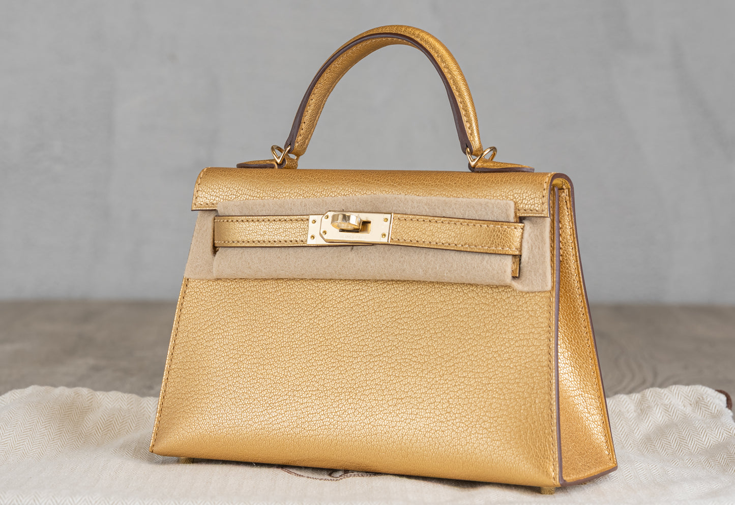 Hermès K20 Mini Kelly II 20 Sellier Bag in Dore Chevre Chamkila Leather with Gold Hardware
