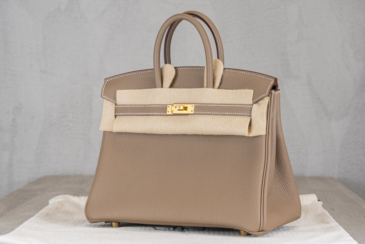 Hermès B25 Birkin 25 Retourne Bag in Etoupe Togo Leather w/ Gold Hardware