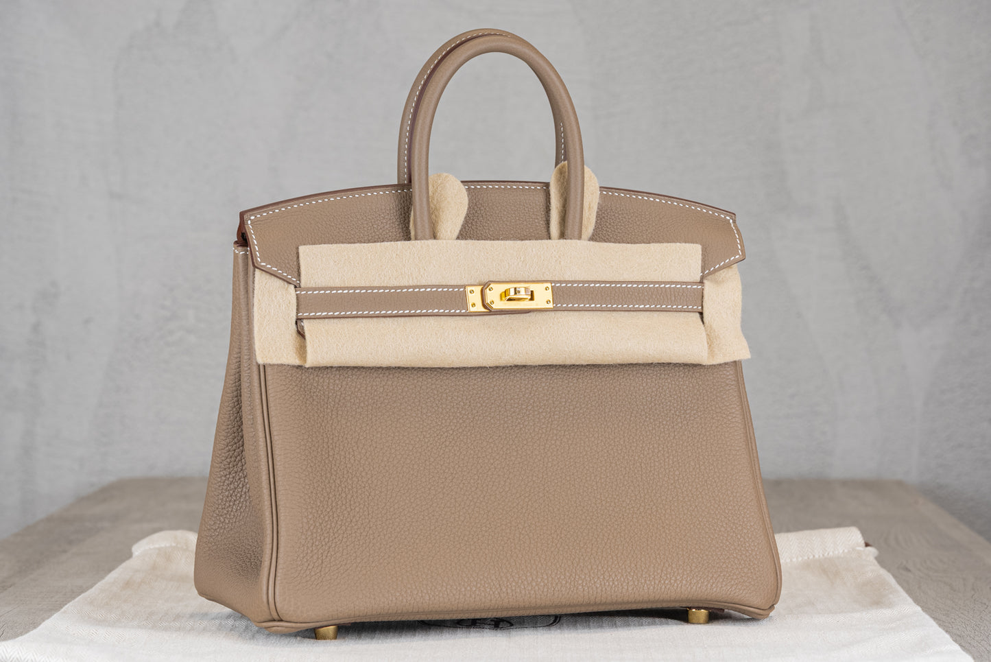 Hermès B25 Birkin 25 Retourne Bag in Etoupe Togo Leather w/ Gold Hardware
