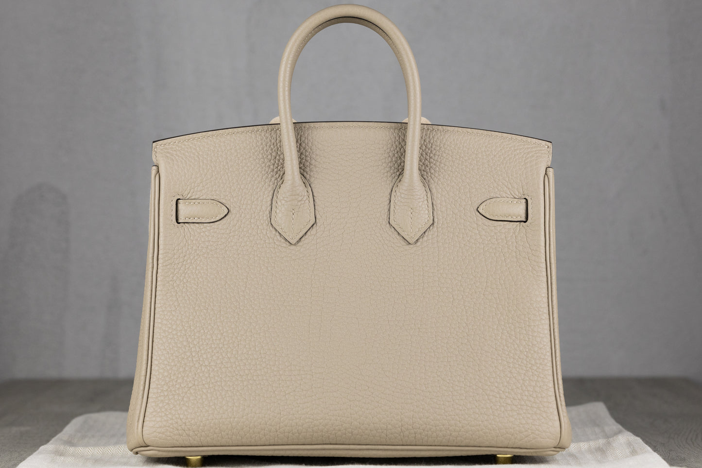 Hermès B25 Birkin 25 Retourne Bag in Gris Tourtetelle Togo Leather with Gold Hardware