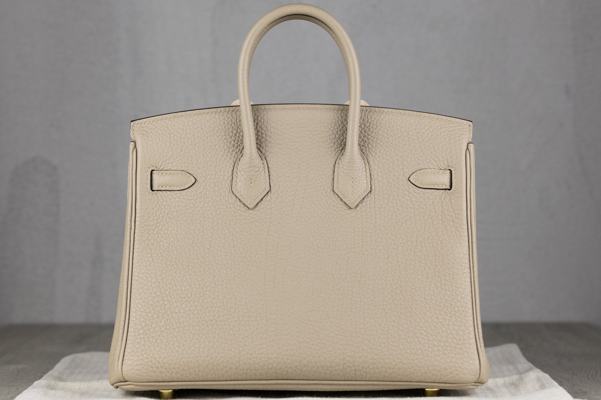 Hermès B25 Birkin 25 Retourne Bag in Gris Tourtetelle Togo Leather with Gold Hardware