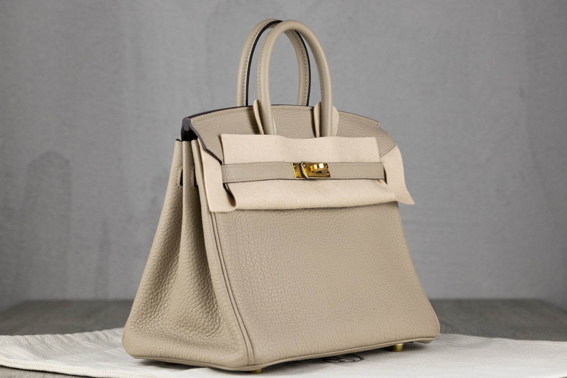 Hermès B25 Birkin 25 Retourne Bag in Gris Tourtetelle Togo Leather with Gold Hardware