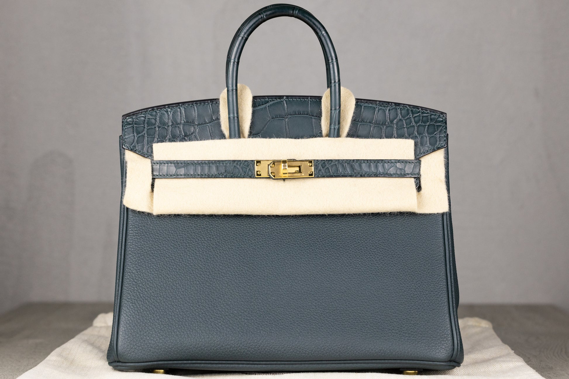 Hermès B25 Birkin 25 Retourne Bag in Vert Cypress Matte Alligator & Epsom Leather with Gold Hardware