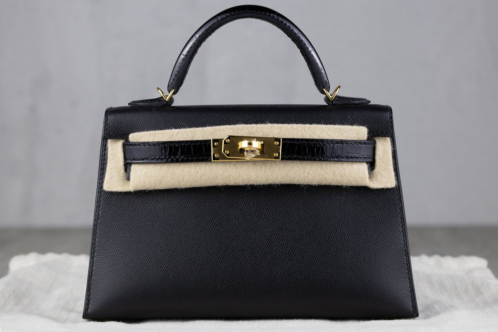 Hermès K20 Mini Kelly II 20 Sellier Touch Bag in Black Epson and Shiny Alligator Leather with Gold Hardware