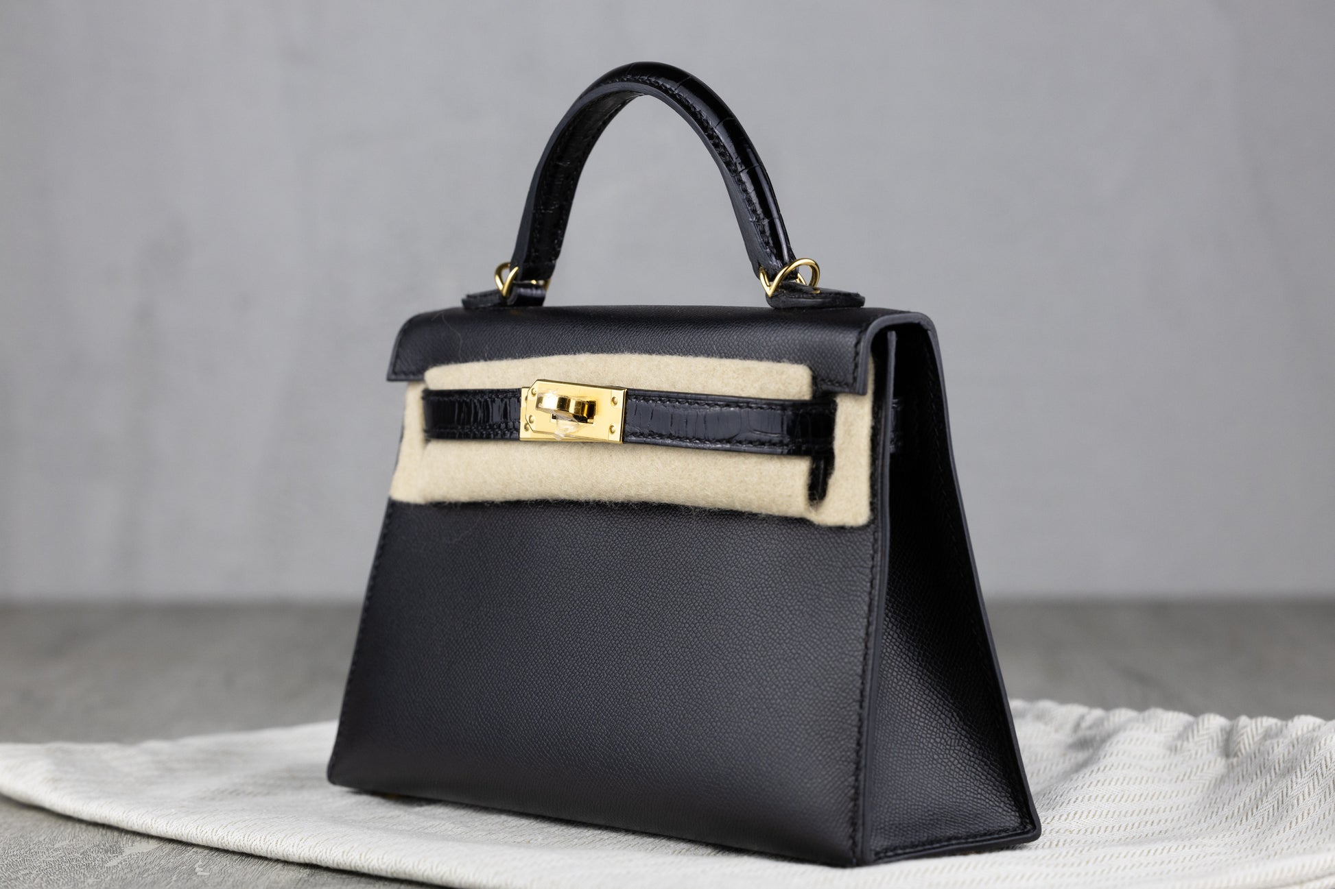 Hermès K20 Mini Kelly II 20 Sellier Touch Bag in Black Epson and Shiny Alligator Leather with Gold Hardware