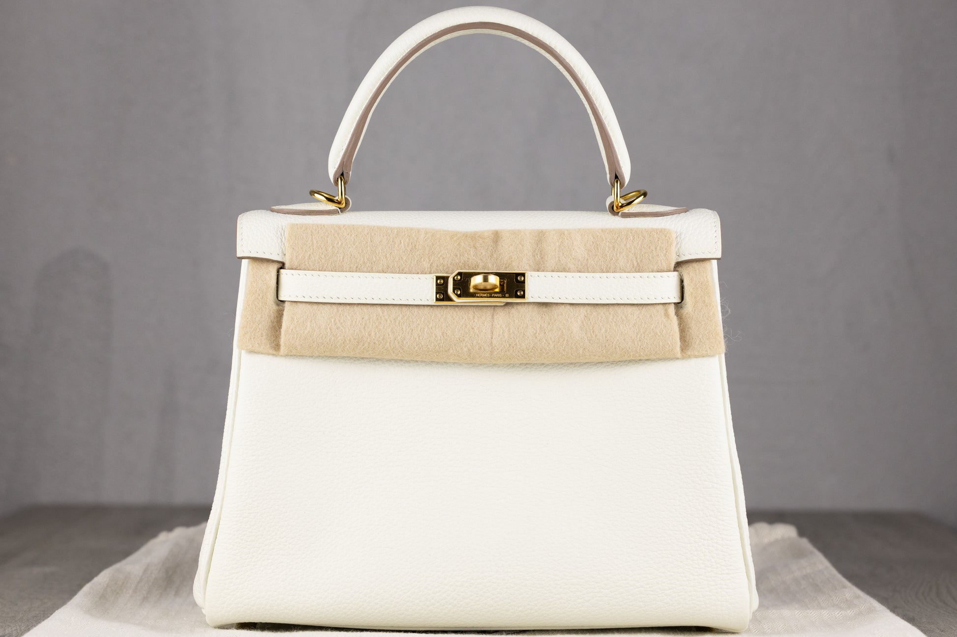 Hermès K25 Kelly II 25 Retourne Bag in Gris Pale Togo Leather with Gold Hardware B Stamp