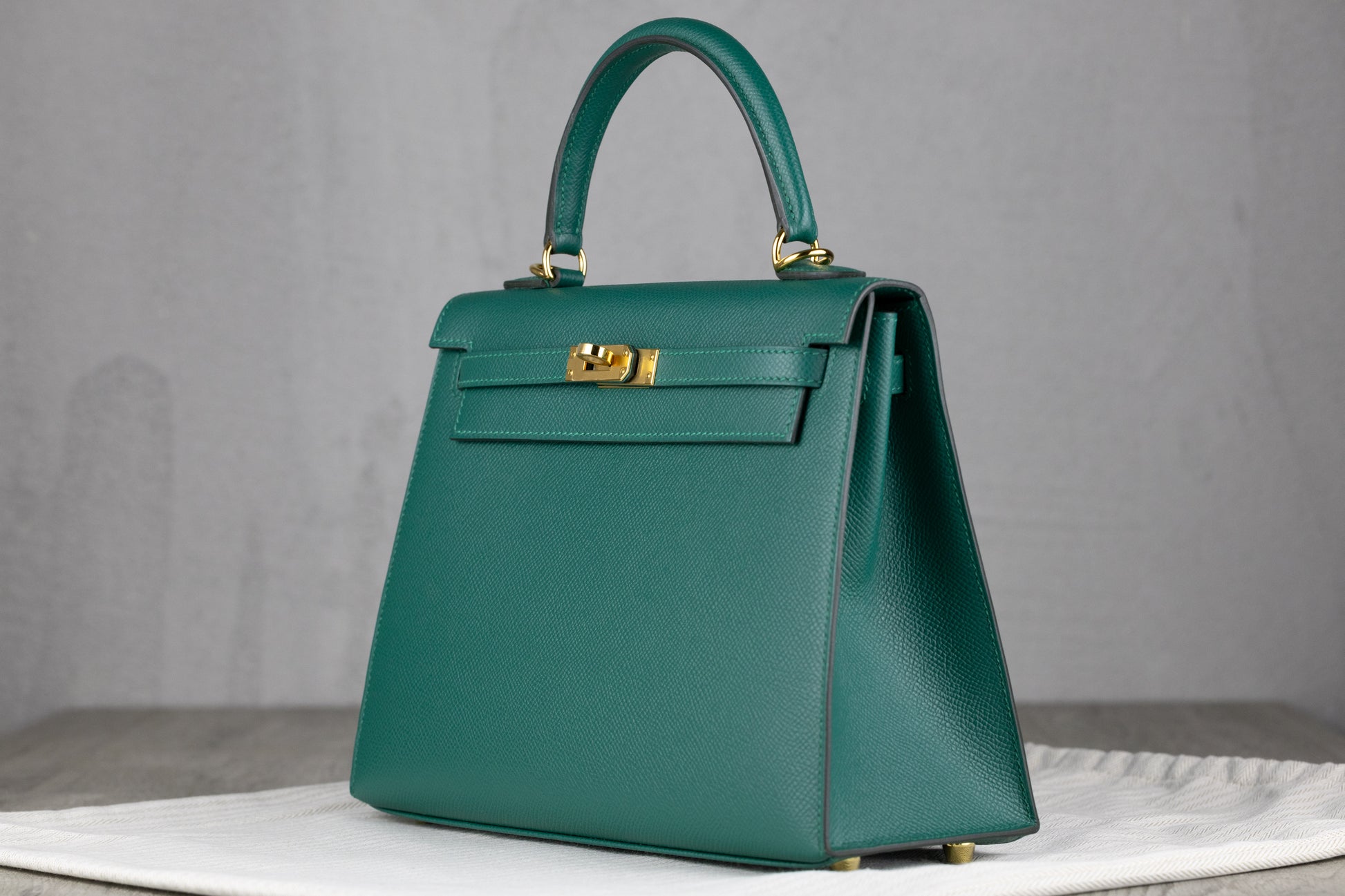 Hermès K25 Kelly II 25 Sellier Bag in Malachite Epsom Leather with Gold Hardware Y Stamp